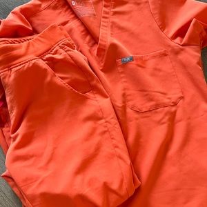 Figs scrubs